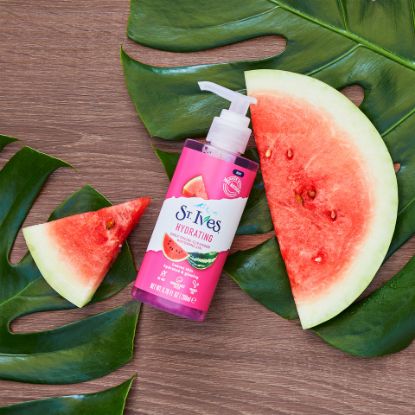 Picture of St. Ives Hydrating Face Wash with Watermelon Extracts 200ml